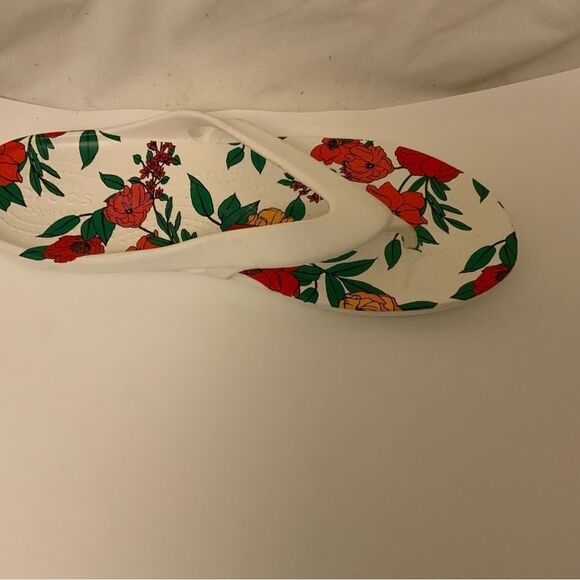 New Women's CROCS Kadee ll Flip Flops Sandals White Floral Size 10 - Picture 1 of 6